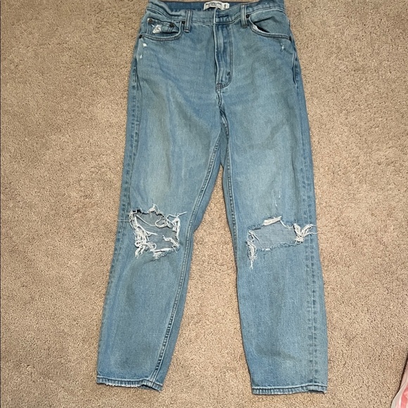Abercrombie & Fitch Denim - Abercrombie and Fitch, the Mom high-rise, Distressed Blue Jeans